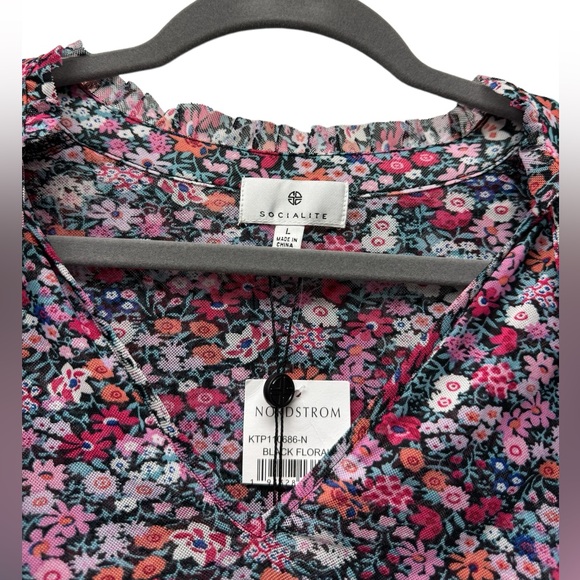 New! Socialite short sleeve v-neck blouse, floral, flutter sleeve, women's large - Picture 5 of 8